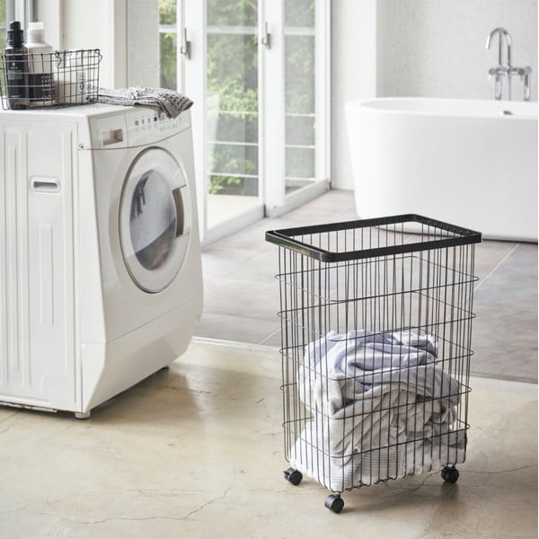 Čierny kovový kôš na bielizeň 55 l Tower – YAMAZAKI-image-1