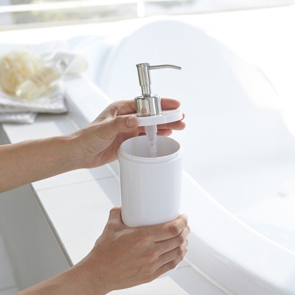 Biely plastový dávkovač mydla 500 ml Round – YAMAZAKI-image-4