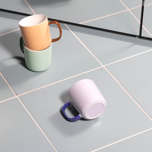 Svetlozelený hrnček z kostného porcelánu 370 ml Mae – ONA-image-4