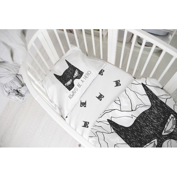 Čierno-biela napínacia detská plachta do postieľky z bavlneného saténu 60x120 cm Be a Hero – Butter Kings-image-1
