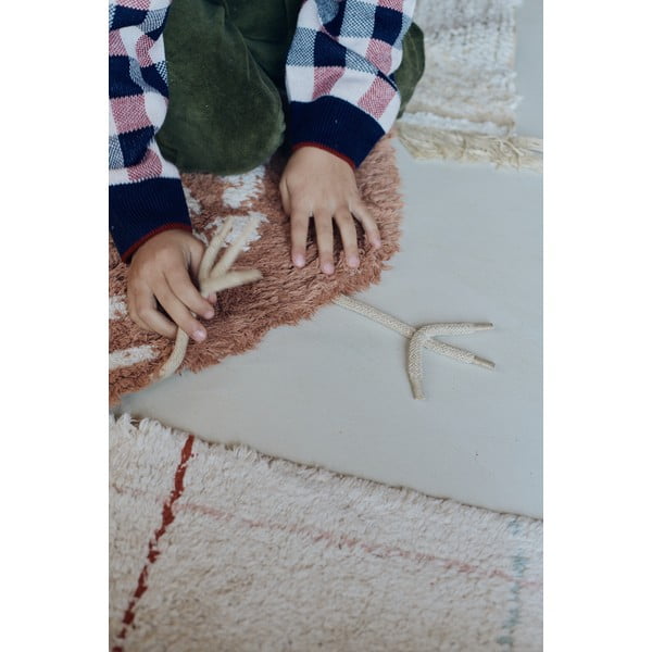 Hnedý prateľný ručne tkaný bavlnený detský koberec 110x100 cm Chicken – Lorena Canals-image-4