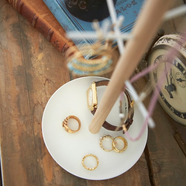 Biely stojanček na šperky s detailom z bukového dreva YAMAZAKI Tosca Branch-image-2