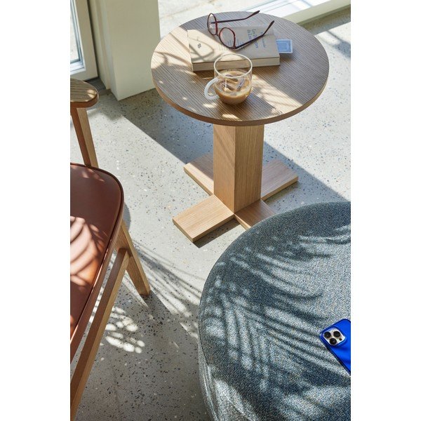 Okrúhly odkladací stolík v dekore duba ø 45 cm Koohi – Hübsch-image-3