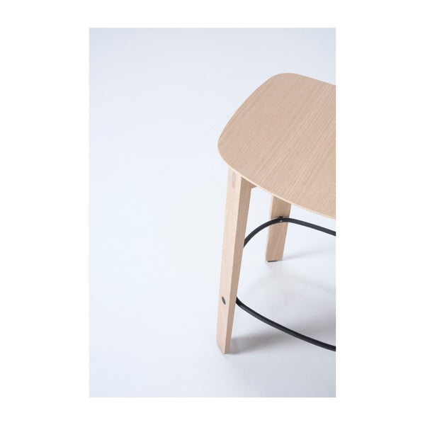 Barová stolička z dubového dreva v prírodnej farbe (výška sedadla 65 cm) Nora – Gazzda-image-1