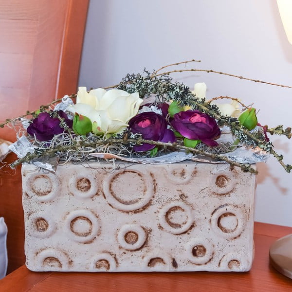 Kvetinová dekorácia od Aranžérie, tmavý iskerník