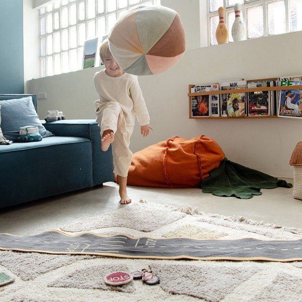 Detský vankúšik Ball – Lorena Canals-image-4