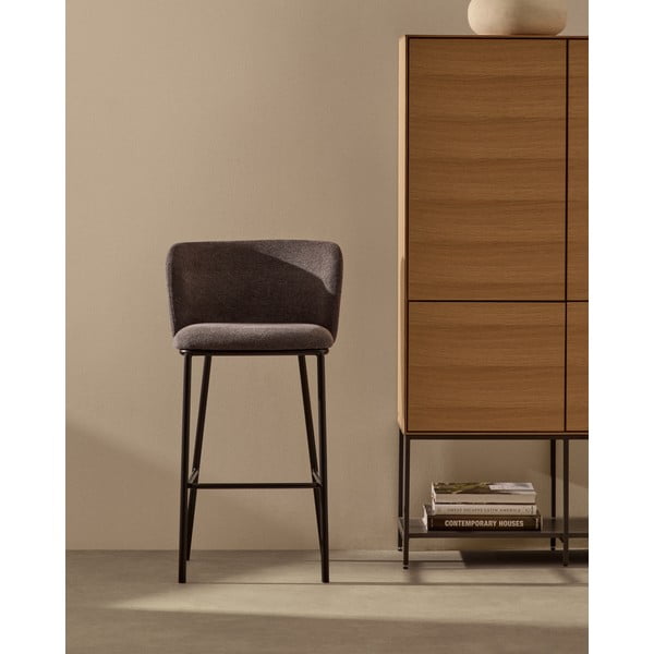 Tmavosivá barová stolička (výška sedadla 65 cm) Ciselia – Kave Home-image-1