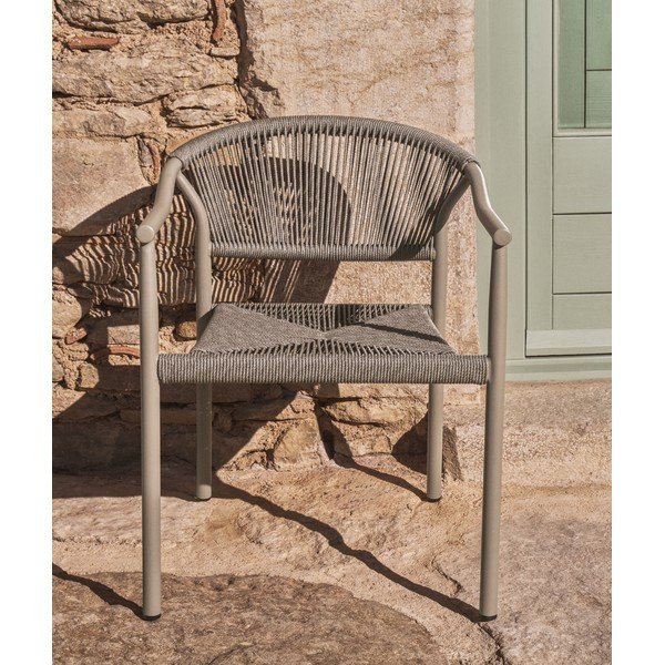 Taupe ratanová záhradná stolička Livadia – Kave Home-image-1