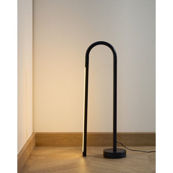 Čierna LED stojacia lampa (výška  60 cm) Bow – Kave Home-image-1