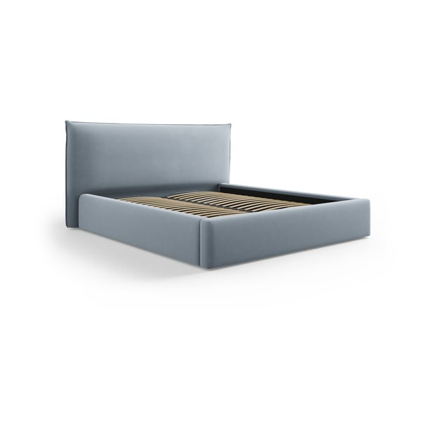 Svetlomodrá čalúnená dvojlôžková posteľ s úložným priestorom a roštom 180x200 cm Elio – Milo Casa