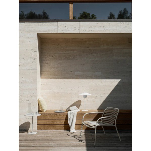 Svetlosivé kovové záhradné kreslo Yua Wire – Blomus-image-1