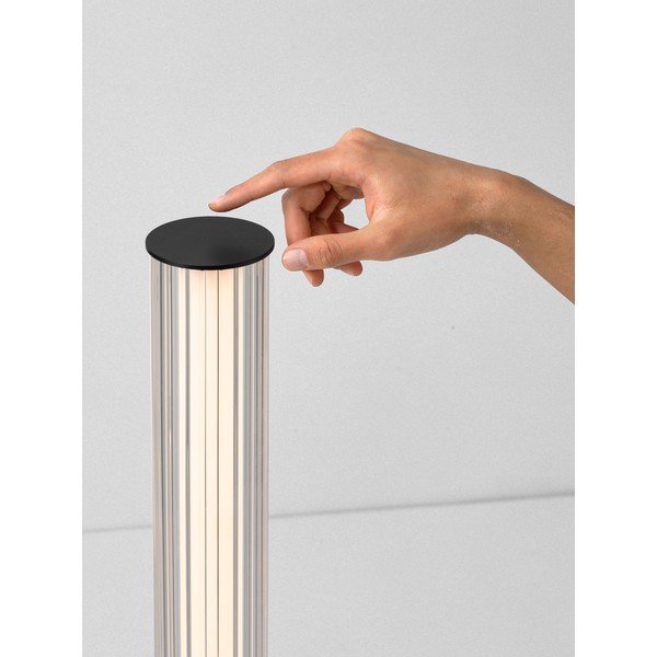 Matne čierna hliníková LED stojacia lampa so stmievačom so skleneným tienidlom (výška  130 cm) Glovia – Nova Luce-image-1