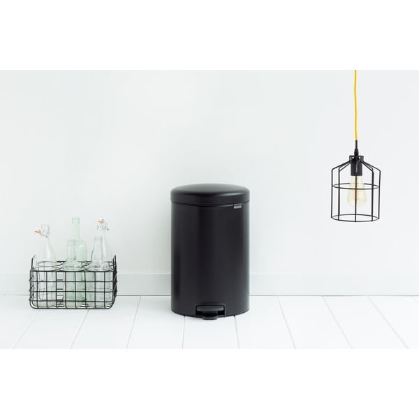 Matne čierny pedálový oceľový odpadkový kôš 20 l NewIcon – Brabantia-image-3