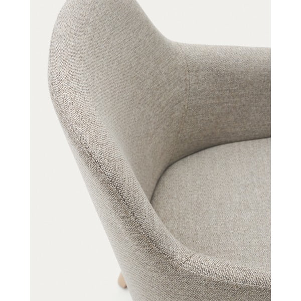 Béžové čalúnené jedálenské kreslo s podrúčkami Nelida – Kave Home-image-3