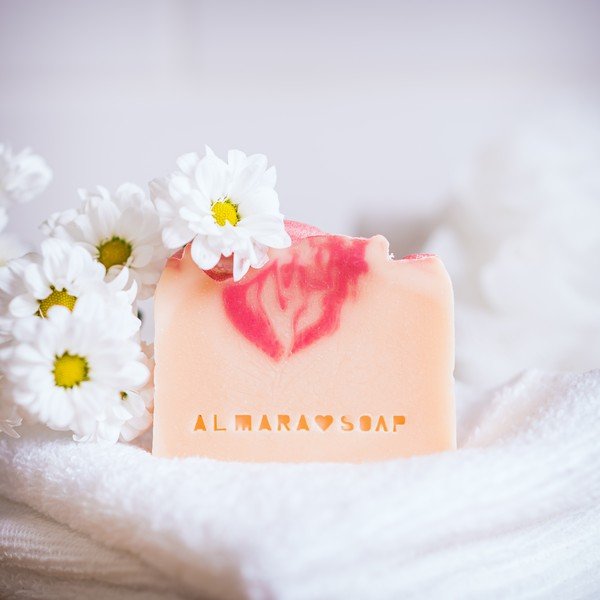 Ručne vyrábané mydlo Almara Soap Opojný zimolez-image-1