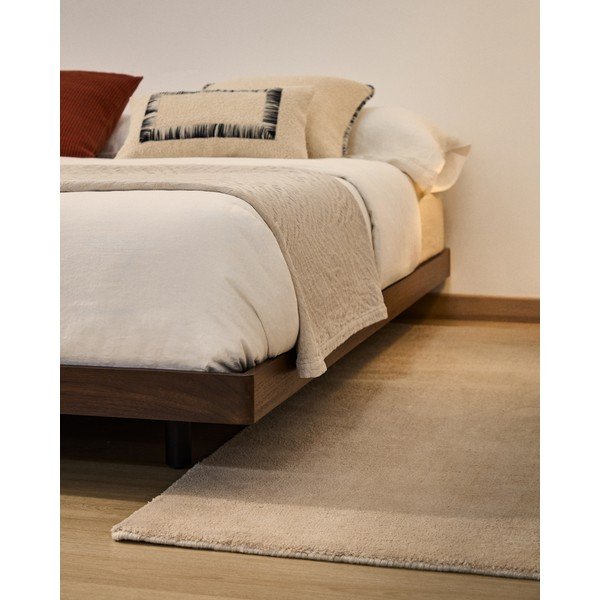 Hnedá dvojlôžková posteľ z brezového dreva bez čela s roštom 180x200 cm Norlen – Kave Home-image-1