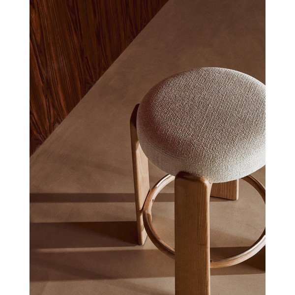 Béžová/v svetlo prírodnej farbe barová stolička z jaseňového dreva (výška sedadla 65 cm) Granite – Kave Home-image-3