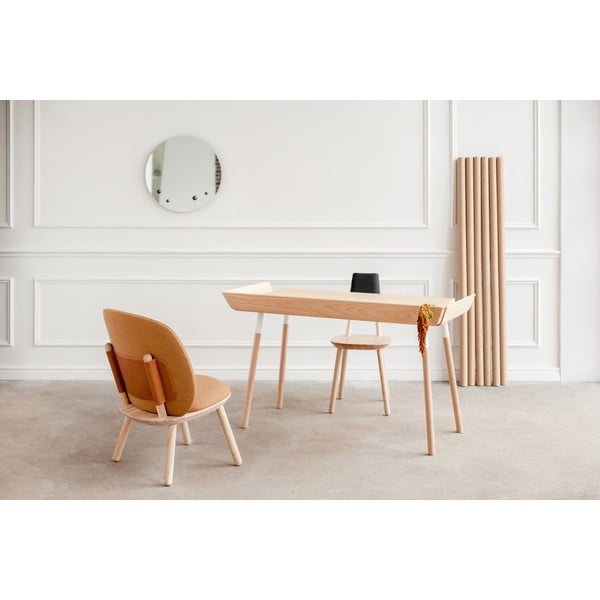 Koňakovohnedé kreslo s konštrukciou z jaseňového dreva a koženými detailmi EMKO Naïve-image-1