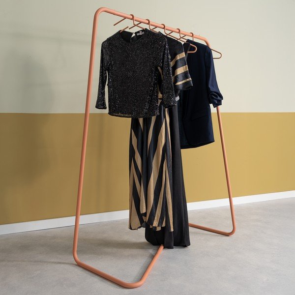 Oceľový stojan na oblečenie v lososovej farbe 118x160x57 cm Hang-On – Spinder Design-image-2