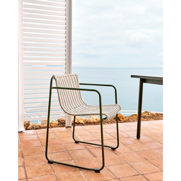 Sivozelená kovová záhradná stolička Maurina – Kave Home-image-1