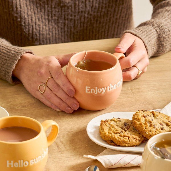 Ružový kameninový hrnček 420 ml Muggies – Salt&Pepper-image-1
