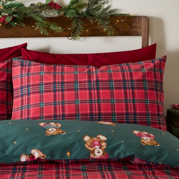 Červené/tmavozelené obliečky na jednolôžko 150x120 cm Christmas Tartan Teddy Bear – Catherine Lansfield-image-3