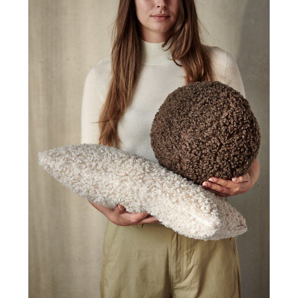 Plyšový dekoračný vankúš ø 26 cm Teddy – Blomus-image-1
