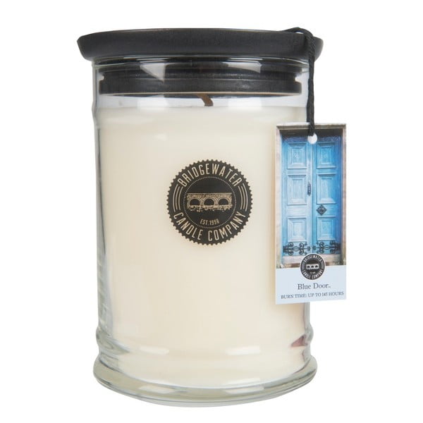 Veľká sviečka v skle s vôňou mandarínky Bridgewater candle Company Sweet Blue Door, doba horenia 125 - 145 hodín