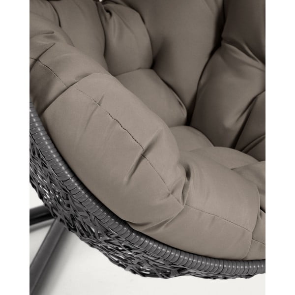 Tmavosivé závesné záhradné kreslo z umelého ratanu Florina – Kave Home-image-3