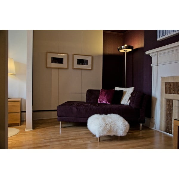 Stolička z ovčej kože Nia Cerise-image-3