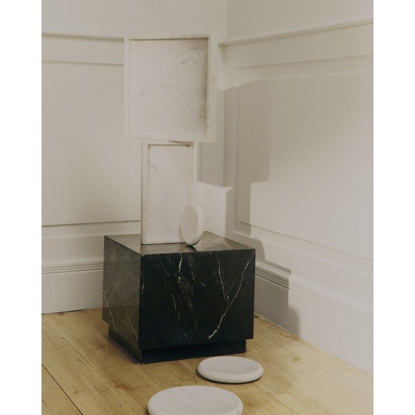 Mramorová dekoratívna tácka 35x35 cm Serela – Kave Home-image-2