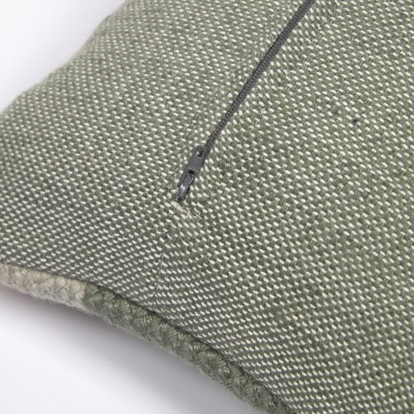 Zelená obliečka na vankúš z recyklovaného plastu Kave Home Leeith, 30 x 50 cm-image-2