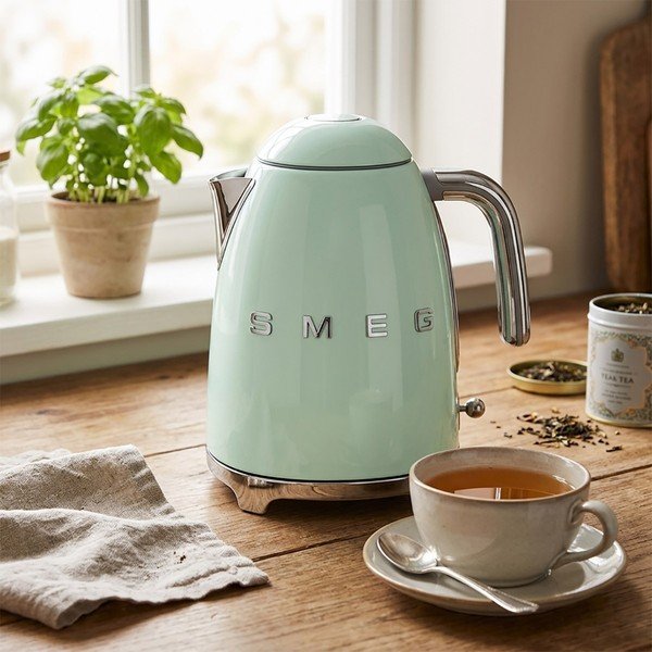 Svetlozelená rýchlovarná kanvica 1,7 l 50's Retro Style – SMEG-image-1