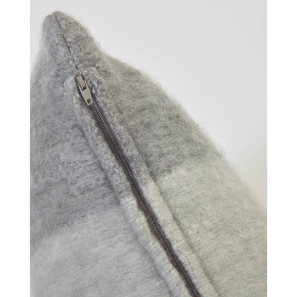 Obliečka na vankúš s prímesou vlny 45x45 cm Catarina – Kave Home-image-2