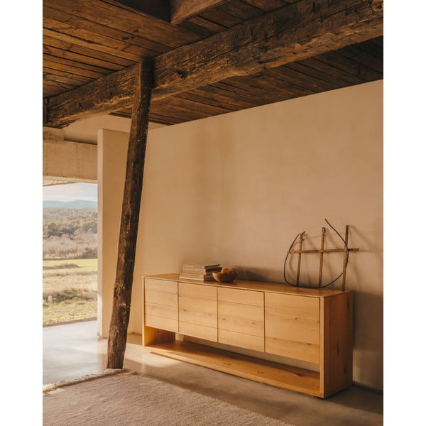 Nízka komoda v dekore duba v prírodnej farbe 200x74 cm Alguema – Kave Home-image-1