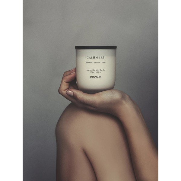 Vonná sójová sviečka doba horenia 35 h Tuoksu Cashmere – Blomus-image-3