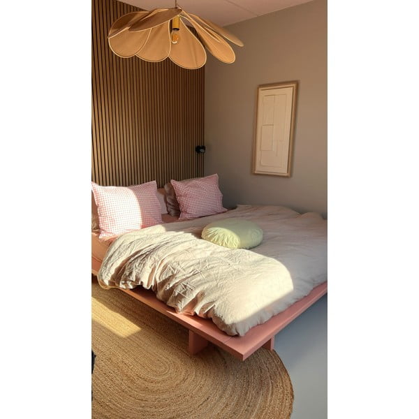 Svetloružová dvojlôžková posteľ z borovicového dreva s roštom 140x200 cm Japan – Karup Design-image-1