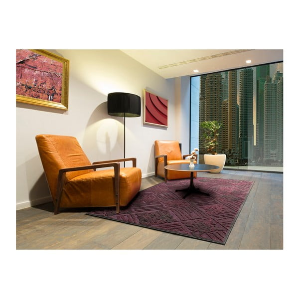 Tmavovínový koberec Universal Soho, 140 × 200 cm