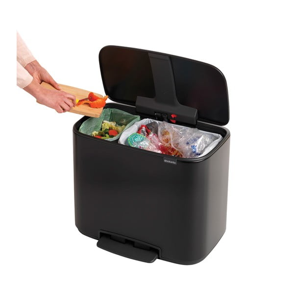 Matne čierny nášľapný oceľový odpadkový kôš na triedený odpad 34 l Bo – Brabantia-image-1