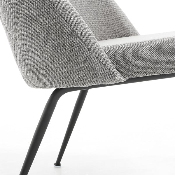 Sivé kreslo Kave Home Mystere-image-4