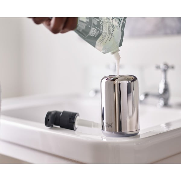 Dávkovač mydla z nehrdzavejúcej ocele v lesklo striebornej farbe 300 ml EasyStore Luxe – Joseph Joseph-image-3