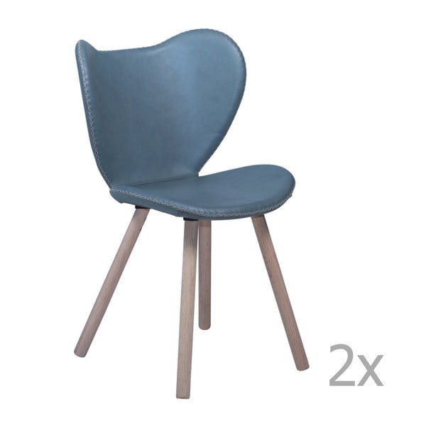 Sada 2 modrých kožených jedálenských stoličiek s prírodnou podnožou DAN– FORM Butterfly