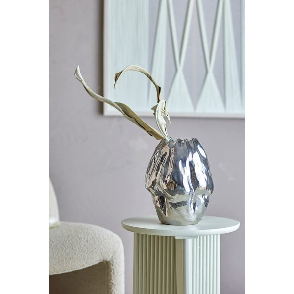 Váza z kameniny v striebornej farbe (výška 29 cm) Bobby – Bloomingville-image-1
