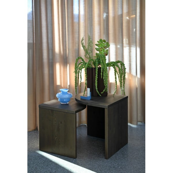 Tmavo hnedé konferenčné stolíky z borovicového dreva v súprave 2 ks Combine – Karup Design-image-1