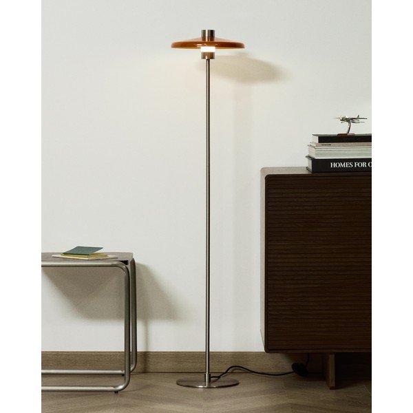 Oranžová stojacia lampa s kovovým tienidlom (výška  130 cm) Nuvira – Kave Home-image-1