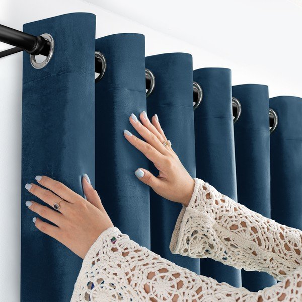 Modrý zamatový dimout záves 265x175 cm Velto – Filumi-image-3