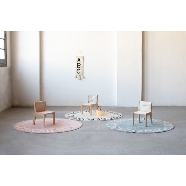 Svetlomodrý prateľný ručne tkaný bavlnený detský koberec ø150 cm ABC Vintage Blue – Lorena Canals-image-4