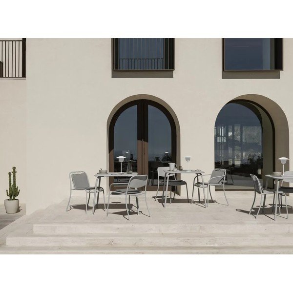 Svetlosivá kovová záhradná stolička Yua Wire – Blomus-image-3