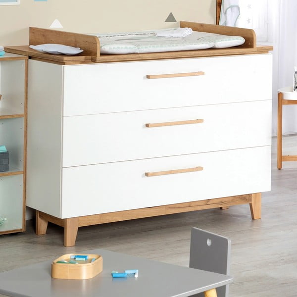 Biela nízka detská komoda v dekore duba s prebaľovacím pultom 118x104 cm Finn – Roba-image-1