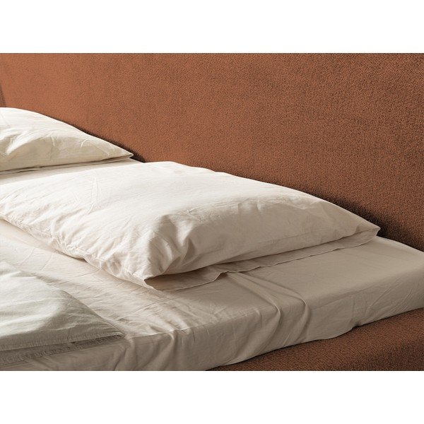 Terakotová čalúnená dvojlôžková posteľ s roštom 140x200 cm Makana – Makamii-image-3